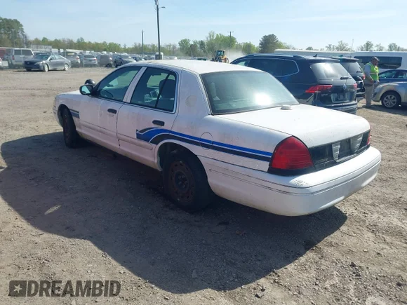 ✅ 2005 Ford Police Interceptor • VIN: 2FAHP71W45X134986 • Lot: 44826521. Wystawiony na IAAI z przebiegiem 111 808 mil. Bezpłatny archiwum sprzedaży aukcyjnych z USA i szczegółowy raport historii pojazdu na DreamBid. Zdjęcie 3.