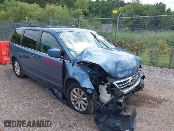 ✅ 2012 Volkswagen Routan SE • VIN: 2C4RVABG1CR135989 • Lot: 43036296. Wystawiony na IAAI z przebiegiem 136 035 mil. Bezpłatny archiwum sprzedaży aukcyjnych z USA i szczegółowy raport historii pojazdu na DreamBid. Zdjęcie 1.