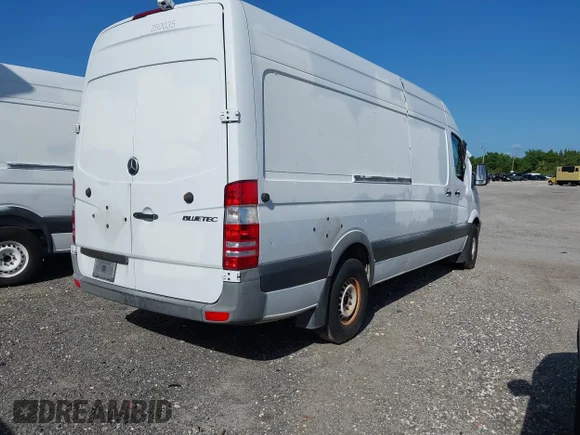 ✅ 2012 Mercedes-Benz Sprinter Cargo • VIN: WD3PE8CB5C5711318 • Лот: 41883625. Опубликован ранее на IAAI с пробегом 353 970 миль. Бесплатный доступ к архиву аукционных продаж из США и подробный отчёт об истории автомобиля на DreamBid. Изображение 4.