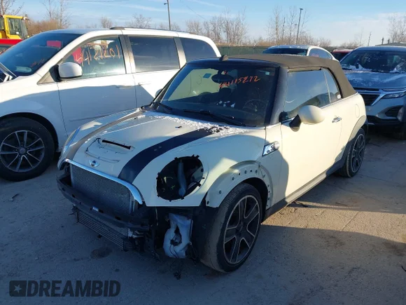 ✅ 2011 MINI Convertible S • VIN: WMWZP3C58BT249351 • Лот: 44115272. Опубліковано раніше на IAAI з пробігом 104 485 миль. Безкоштовний доступ до архіву аукціонних продажів зі США та докладний звіт про історію автомобіля на DreamBid. Зображення 2.