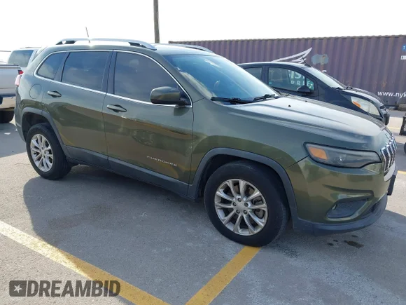 ✅ 2019 Jeep Cherokee Latitude • VIN: 1C4PJLCB6KD173723 • Lot: 45268388. Wystawiony na IAAI z przebiegiem 102 907 mil. Bezpłatny archiwum sprzedaży aukcyjnych z USA i szczegółowy raport historii pojazdu na DreamBid. Zdjęcie 1.