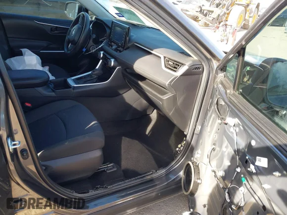 ✅ 2022 Toyota RAV4 LE • VIN: 2T3H1RFV4NC208202 • Lot: 43915164. Wystawiony na IAAI z przebiegiem 34 487 mil. Bezpłatny archiwum sprzedaży aukcyjnych z USA i szczegółowy raport historii pojazdu na DreamBid. Zdjęcie 5.
