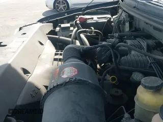 ✅ 2006 Ford F-150 XL • VIN: 1FTRF12236KE02554 • Lot: 42975495. Wystawiony na IAAI z przebiegiem 332 329 mil. Bezpłatny archiwum sprzedaży aukcyjnych z USA i szczegółowy raport historii pojazdu na DreamBid. Zdjęcie 12.