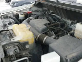 ✅ 2019 Nissan NV Cargo S • VIN: 1N6BF0KM0KN808925 • Lot: 41609527. Wystawiony na IAAI z przebiegiem 184 264 mil. Bezpłatny archiwum sprzedaży aukcyjnych z USA i szczegółowy raport historii pojazdu na DreamBid. Zdjęcie 19.