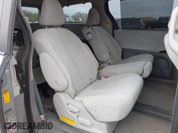 ✅ 2013 Toyota Sienna LE • VIN: 5TDKK3DC5DS345200 • Lot: 44982741. Wystawiony na IAAI z przebiegiem 150 671 mil. Bezpłatny archiwum sprzedaży aukcyjnych z USA i szczegółowy raport historii pojazdu na DreamBid. Zdjęcie 8.
