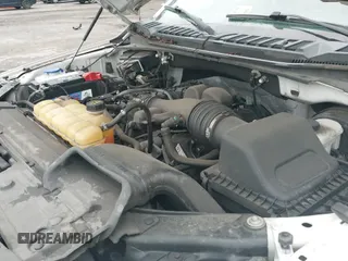 ✅ 2018 Ford F-150 XL • VIN: 1FTMF1CB5JKC47622 • Lot: 42879857. Wystawiony na IAAI z przebiegiem 146 108 mil. Bezpłatny archiwum sprzedaży aukcyjnych z USA i szczegółowy raport historii pojazdu na DreamBid. Zdjęcie 19.