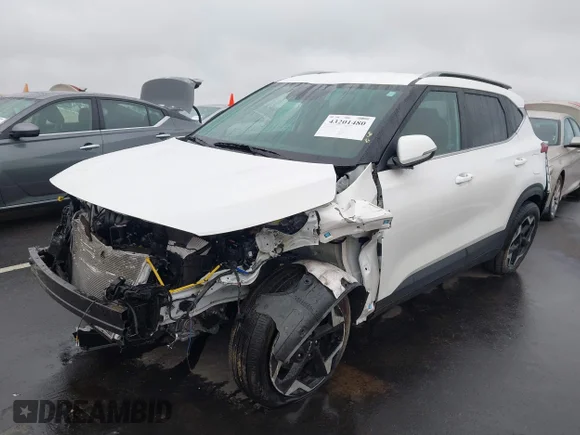 ✅ 2024 Kia Seltos EX • VIN: KNDER2AAXR7572700 • Лот: 43201480. Опубліковано раніше на IAAI з пробігом 17 188 миль. Безкоштовний доступ до архіву аукціонних продажів зі США та докладний звіт про історію автомобіля на DreamBid. Зображення 2.
