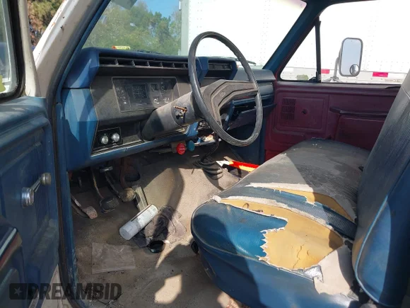 ✅ 1983 Ford F-350 • VIN: 1FDJF37G8DNA24140 • Лот: 43590786. Опубліковано раніше на IAAI з пробігом 657 697 миль. Безкоштовний доступ до архіву аукціонних продажів зі США та докладний звіт про історію автомобіля на DreamBid. Зображення 6.