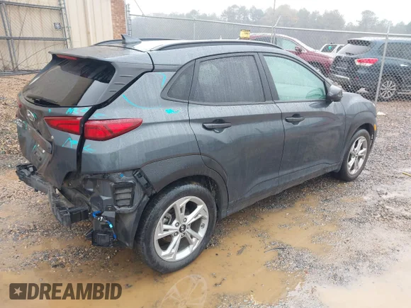 ✅ 2022 Hyundai Kona SEL • VIN: KM8K32AB9NU881224 • Lot: 43834140. Wystawiony na IAAI z przebiegiem 36 160 mil. Bezpłatny archiwum sprzedaży aukcyjnych z USA i szczegółowy raport historii pojazdu na DreamBid. Zdjęcie 4.