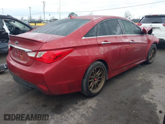 ✅ 2014 Hyundai Sonata SE • VIN: 5NPEC4AC4EH945167 • Lot: 43970435. Wystawiony na IAAI z przebiegiem 138 018 mil. Bezpłatny archiwum sprzedaży aukcyjnych z USA i szczegółowy raport historii pojazdu na DreamBid. Zdjęcie 4.
