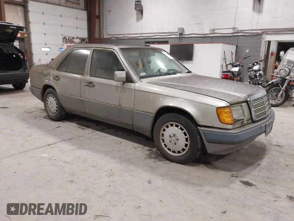✅ 1990 Mercedes-Benz 300 E • VIN: WDBEA30D9LB270505 • Lot: 44015698. Wystawiony na IAAI z przebiegiem 142 707 mil. Bezpłatny archiwum sprzedaży aukcyjnych z USA i szczegółowy raport historii pojazdu na DreamBid. Zdjęcie 1.