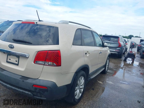 ✅ 2011 Kia Sorento LX • VIN: 5XYKT4A26BG065861 • Lot: 45293764. Wystawiony na IAAI z przebiegiem 194 313 mil. Bezpłatny archiwum sprzedaży aukcyjnych z USA i szczegółowy raport historii pojazdu na DreamBid. Zdjęcie 4.