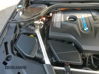 ✅ 2019 BMW 5 Series 530e xDrive • VIN: WBAJB1C5XKB375202 • Lot: 82551725. Wystawiony na Copart z przebiegiem 76 750 mil. Bezpłatny archiwum sprzedaży aukcyjnych z USA i szczegółowy raport historii pojazdu na DreamBid. Zdjęcie 15.