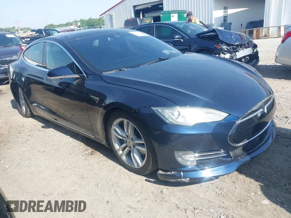 ✅ 2015 Tesla Model S 85D • VIN: 5YJSA1H28FFP77571 • Lot: 42114348. Listed on IAAI with 238,410 mi. Free auction sales archive from the USA and detailed vehicle history report at DreamBid. Image 1.