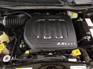 2018 Dodge Grand Caravan SXT z VIN 2C4RDGCG1JR328192, wystawiony jako Copart lot #86885835 z przebiegiem 334 507 mil mil oraz Czysty tytuł • Clean title. Historia ofert i sprzedaży dostępna na DreamBid. Obrazek 15.