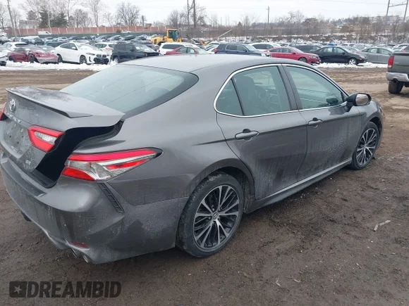 ✅ 2018 Toyota Camry SE • VIN: 4T1B11HKXJU047723 • Лот: 44329230. Опубликован ранее на IAAI с пробегом 20 208 миль. Бесплатный доступ к архиву аукционных продаж из США и подробный отчёт об истории автомобиля на DreamBid. Изображение 4.
