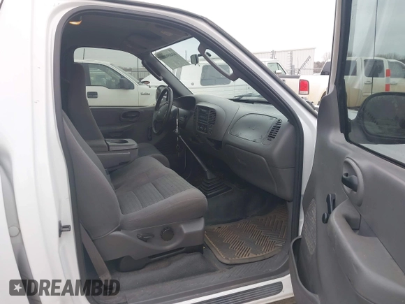 ✅ 2003 Ford F-150 XL • VIN: 1FTRF17213NB62164 • Lot: 44409099. Wystawiony na IAAI z przebiegiem 234 886 mil. Bezpłatny archiwum sprzedaży aukcyjnych z USA i szczegółowy raport historii pojazdu na DreamBid. Zdjęcie 5.