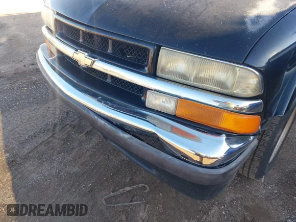 ✅ 2001 Chevrolet Blazer LS • VIN: 1GNCS13W51K254619 • Lot: 41210740. Wystawiony na IAAI z przebiegiem 227 301 mil. Bezpłatny archiwum sprzedaży aukcyjnych z USA i szczegółowy raport historii pojazdu na DreamBid. Zdjęcie 6.