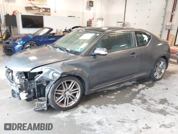 ✅ 2012 Scion tC • VIN: JTKJF5C76C3031418 • Lot: 43425755. Wystawiony na IAAI z przebiegiem 165 113 mil. Bezpłatny archiwum sprzedaży aukcyjnych z USA i szczegółowy raport historii pojazdu na DreamBid. Zdjęcie 2.