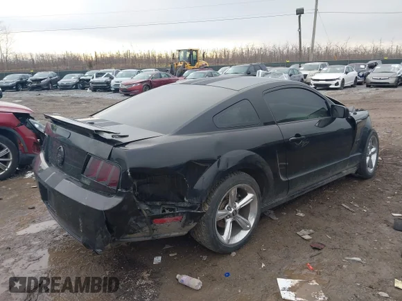 ✅ 2008 Ford Mustang GT Deluxe • VIN: 1ZVHT82HX85186024 • Lot: 44139971. Wystawiony na IAAI z przebiegiem 82 991 mil. Bezpłatny archiwum sprzedaży aukcyjnych z USA i szczegółowy raport historii pojazdu na DreamBid. Zdjęcie 4.
