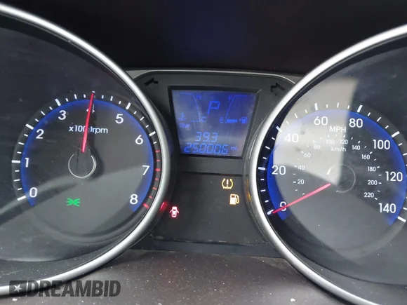✅ 2010 Hyundai Tucson GLS • VIN: KM8JU3AC1AU114310 • Lot: 45191603. Wystawiony na IAAI z przebiegiem 250 006 mil. Bezpłatny archiwum sprzedaży aukcyjnych z USA i szczegółowy raport historii pojazdu na DreamBid. Zdjęcie 7.