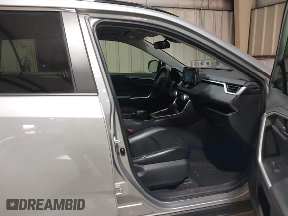 ✅ 2019 Toyota RAV4 Hybrid LE • VIN: 2T3LWRFV1KW042405 • Lot: 44188101. Wystawiony na IAAI z przebiegiem 114 228 mil. Bezpłatny archiwum sprzedaży aukcyjnych z USA i szczegółowy raport historii pojazdu na DreamBid. Zdjęcie 5.
