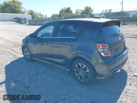 ✅ 2017 Chevrolet Sonic LT • VIN: 1G1JD6SB3H4104117 • Lot: 43444155. Wystawiony na IAAI z przebiegiem 134 788 mil. Bezpłatny archiwum sprzedaży aukcyjnych z USA i szczegółowy raport historii pojazdu na DreamBid. Zdjęcie 3.