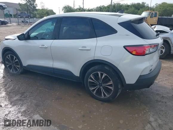 ✅ 2022 Ford Escape SE • VIN: 1FMCU0G67NUA32211 • Lot: 45184690. Wystawiony na IAAI z przebiegiem 39 506 mil. Bezpłatny archiwum sprzedaży aukcyjnych z USA i szczegółowy raport historii pojazdu na DreamBid. Zdjęcie 3.