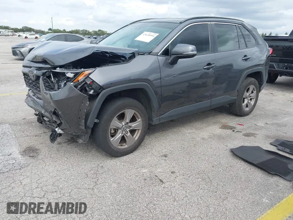 ✅ 2022 Toyota RAV4 XLE • VIN: 2T3W1RFV5NC195743 • Lot: 43628994. Wystawiony na IAAI z przebiegiem 95 889 mil. Bezpłatny archiwum sprzedaży aukcyjnych z USA i szczegółowy raport historii pojazdu na DreamBid. Zdjęcie 2.