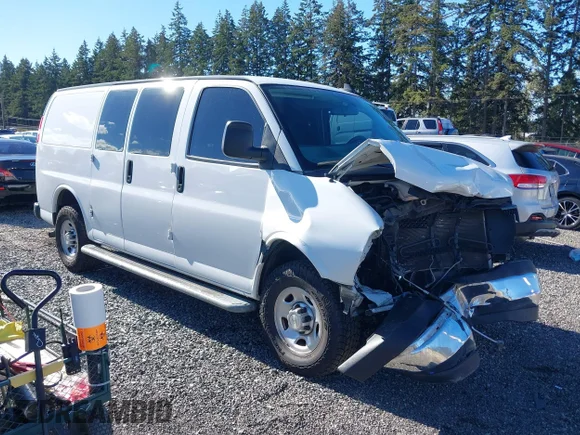 ✅ 2020 Chevrolet Express Cargo • VIN: 1GCWGAFG1L1254511 • Лот: 43440567. Опубліковано раніше на IAAI з пробігом 60 249 миль. Безкоштовний доступ до архіву аукціонних продажів зі США та докладний звіт про історію автомобіля на DreamBid. Зображення 1.