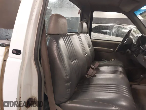 ✅ 2000 GMC Sierra 2500 • VIN: 1GTGK24F4YF496979 • Lot: 41915444. Wystawiony na IAAI z przebiegiem 156 108 mil. Bezpłatny archiwum sprzedaży aukcyjnych z USA i szczegółowy raport historii pojazdu na DreamBid. Zdjęcie 8.