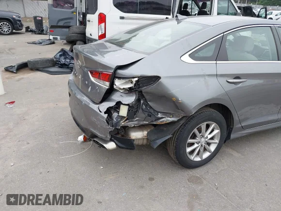 ✅ 2019 Hyundai Sonata SE • VIN: 5NPE24AF4KH793111 • Lot: 45388776. Wystawiony na IAAI z przebiegiem 56 868 mil. Bezpłatny archiwum sprzedaży aukcyjnych z USA i szczegółowy raport historii pojazdu na DreamBid. Zdjęcie 6.