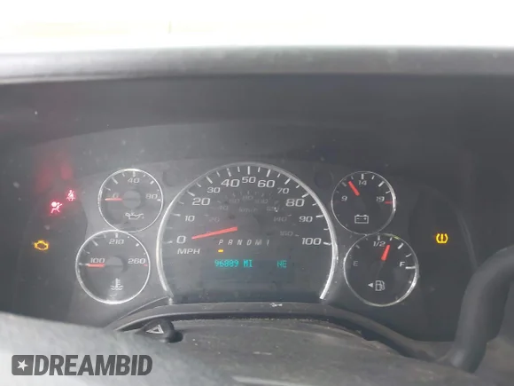 ✅ 2018 Chevrolet Express Cargo • VIN: 1GCWGBFP9J1262486 • Lot: 41292552. Wystawiony na IAAI z przebiegiem 101 709 mil. Bezpłatny archiwum sprzedaży aukcyjnych z USA i szczegółowy raport historii pojazdu na DreamBid. Zdjęcie 7.