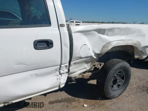 ✅ 2005 Chevrolet Silverado 2500HD LT • VIN: 1GCHC23U05F821141 • Lot: 44562786. Wystawiony na IAAI z przebiegiem Nie podano. Bezpłatny archiwum sprzedaży aukcyjnych z USA i szczegółowy raport historii pojazdu na DreamBid. Zdjęcie 11.