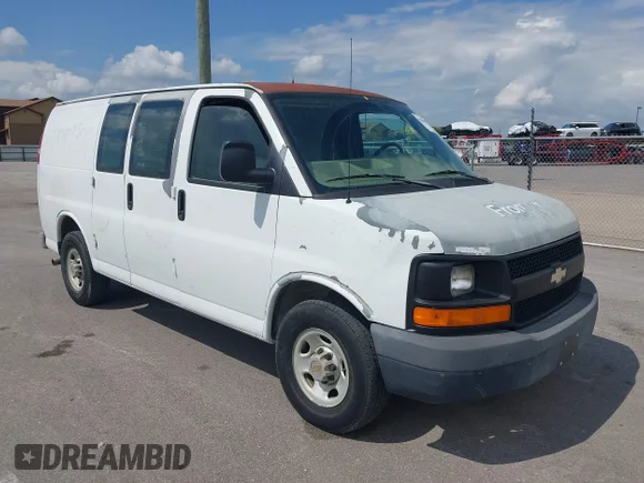 ✅ 2007 Chevrolet Express Cargo • VIN: 1GCGG25VX71224004 • Lot: 45315600. Wystawiony na IAAI z przebiegiem 183 761 mil. Bezpłatny archiwum sprzedaży aukcyjnych z USA i szczegółowy raport historii pojazdu na DreamBid. Zdjęcie 1.
