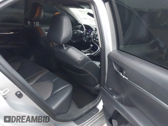 ✅ 2020 Toyota Camry SE Nightshade • VIN: 4T1G11BK9LU004363 • Lot: 44133766. Wystawiony na IAAI z przebiegiem 97 408 mil. Bezpłatny archiwum sprzedaży aukcyjnych z USA i szczegółowy raport historii pojazdu na DreamBid. Zdjęcie 8.