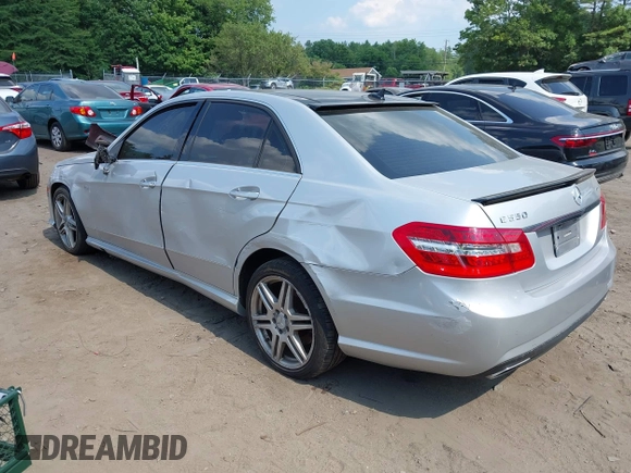 ✅ 2010 Mercedes-Benz E 550 Luxury • VIN: WDDHF9AB3AA131642 • Lot: 42657602. Wystawiony na IAAI z przebiegiem 182 882 mil. Bezpłatny archiwum sprzedaży aukcyjnych z USA i szczegółowy raport historii pojazdu na DreamBid. Zdjęcie 3.
