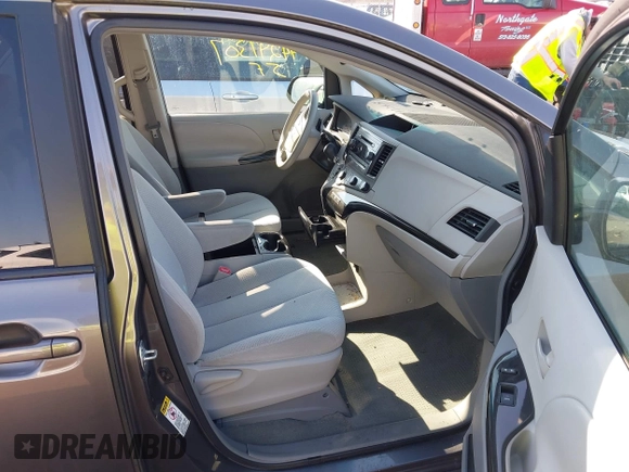 ✅ 2011 Toyota Sienna LE AAS • VIN: 5TDKK3DC4BS141937 • Lot: 44291307. Wystawiony na IAAI z przebiegiem 164 513 mil. Bezpłatny archiwum sprzedaży aukcyjnych z USA i szczegółowy raport historii pojazdu na DreamBid. Zdjęcie 5.