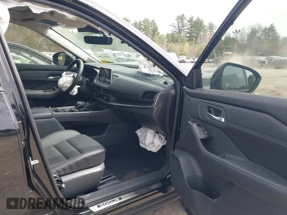 ✅ 2026 Nissan Rogue Rock Creek • VIN: 5N1BT3BBXTC741111 • Lot: 44922852. Wystawiony na IAAI z przebiegiem 16 677 mil. Bezpłatny archiwum sprzedaży aukcyjnych z USA i szczegółowy raport historii pojazdu na DreamBid. Zdjęcie 5.