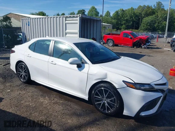 ✅ 2024 Toyota Camry SE • VIN: 4T1T11AK7RU899652 • Lot: 45169145. Wystawiony na IAAI z przebiegiem 65 734 mil. Bezpłatny archiwum sprzedaży aukcyjnych z USA i szczegółowy raport historii pojazdu na DreamBid. Zdjęcie 1.