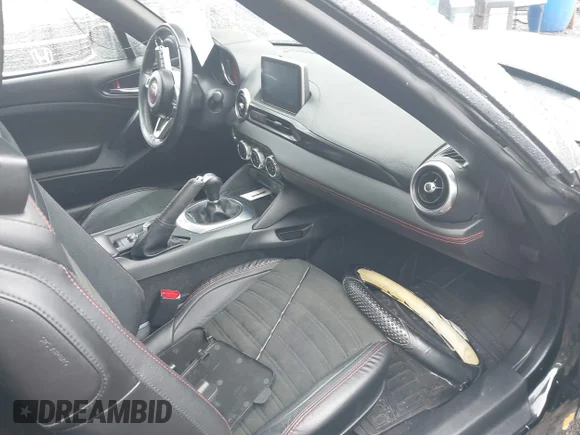✅ 2017 FIAT 124 Spider Lusso • VIN: JC1NFAEK0H0118515 • Lot: 42170786. Wystawiony na IAAI z przebiegiem 48 052 mil. Bezpłatny archiwum sprzedaży aukcyjnych z USA i szczegółowy raport historii pojazdu na DreamBid. Zdjęcie 5.