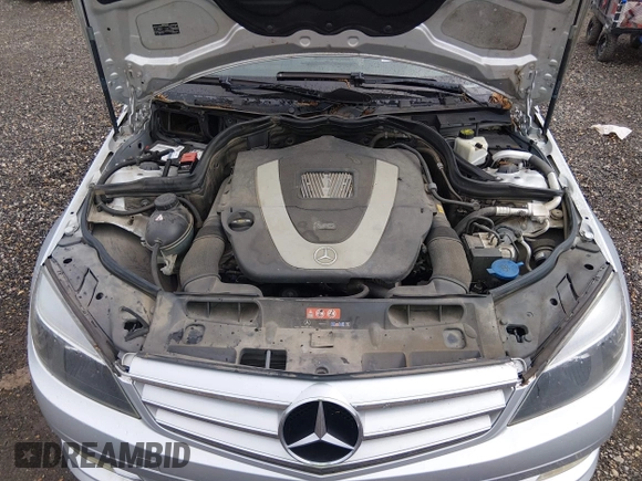 ✅ 2011 Mercedes-Benz C 300 Luxury • VIN: WDDGF5EB7BR158036 • Lot: 45203244. Wystawiony na IAAI z przebiegiem 91 455 mil. Bezpłatny archiwum sprzedaży aukcyjnych z USA i szczegółowy raport historii pojazdu na DreamBid. Zdjęcie 10.