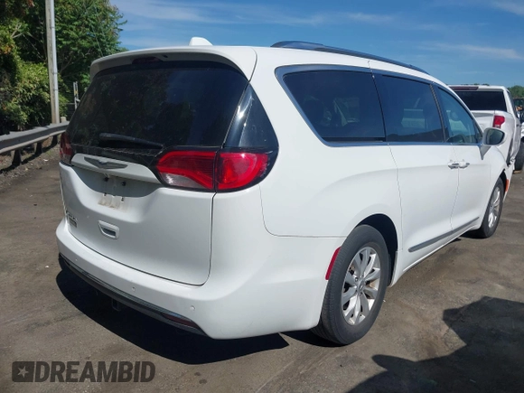 ✅ 2019 Chrysler Pacifica Touring L • VIN: 2C4RC1BG6KR555400 • Лот: 45066026. Опубликован ранее на IAAI с пробегом 100 995 миль. Бесплатный доступ к архиву аукционных продаж из США и подробный отчёт об истории автомобиля на DreamBid. Изображение 4.