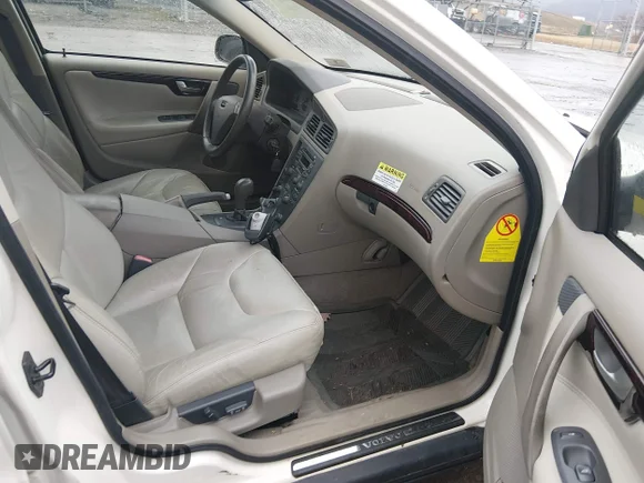 ✅ 2002 Volvo S60 • VIN: YV1RH58D522192358 • Lot: 44506740. Listed on IAAI with 111,604 mi. Free auction sales archive from the USA and detailed vehicle history report at DreamBid. Image 5.