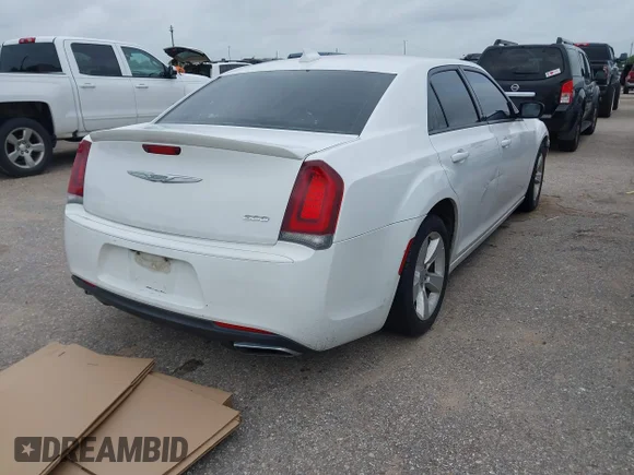 ✅ 2018 Chrysler 300 Touring • VIN: 2C3CCAAG4JH291884 • Lot: 45307087. Wystawiony na IAAI z przebiegiem 196 690 mil. Bezpłatny archiwum sprzedaży aukcyjnych z USA i szczegółowy raport historii pojazdu na DreamBid. Zdjęcie 4.