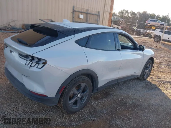 ✅ 2022 Ford Mustang Mach-E Select • VIN: 3FMTK1RM7NMA21639 • Lot: 44021966. Wystawiony na IAAI z przebiegiem 51 055 mil. Bezpłatny archiwum sprzedaży aukcyjnych z USA i szczegółowy raport historii pojazdu na DreamBid. Zdjęcie 4.