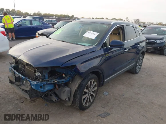 ✅ 2019 Lincoln MKC Reserve • VIN: 5LMCJ3C95KUL38441 • Lot: 43725015. Wystawiony na IAAI z przebiegiem 123 758 mil. Bezpłatny archiwum sprzedaży aukcyjnych z USA i szczegółowy raport historii pojazdu na DreamBid. Zdjęcie 2.