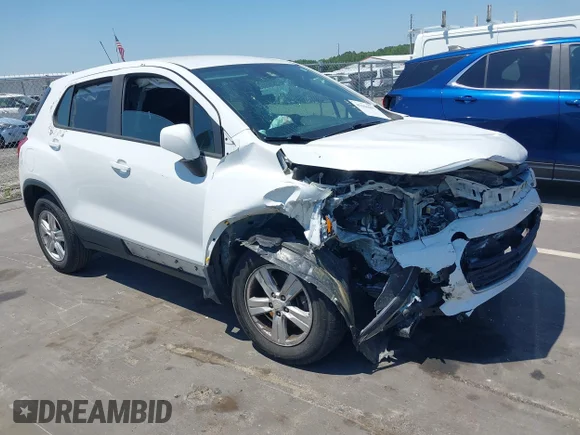 ✅ 2022 Chevrolet Trax LS • VIN: KL7CJNSM7NB512581 • Лот: 45161697. Опубликован ранее на IAAI с пробегом 87 614 миль. Бесплатный доступ к архиву аукционных продаж из США и подробный отчёт об истории автомобиля на DreamBid. Изображение 1.