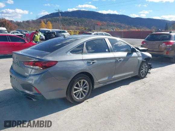 ✅ 2018 Hyundai Sonata SE • VIN: 5NPE24AF8JH706034 • Lot: 43640246. Wystawiony na IAAI z przebiegiem 89 777 mil. Bezpłatny archiwum sprzedaży aukcyjnych z USA i szczegółowy raport historii pojazdu na DreamBid. Zdjęcie 4.