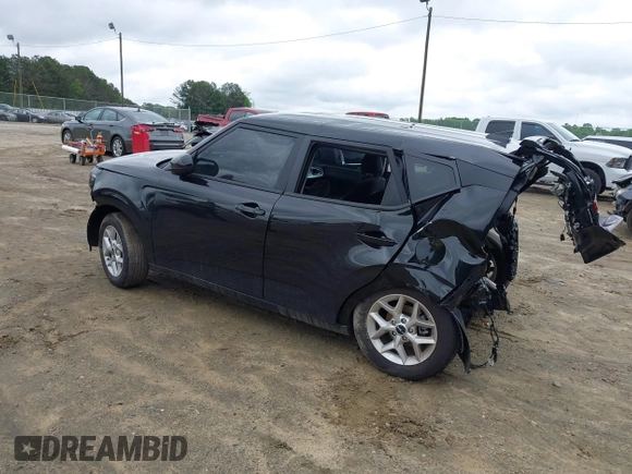 ✅ 2025 Kia Soul LX • VIN: KNDJ23AU4S7959087 • Лот: 44995966. Опубліковано раніше на IAAI з пробігом 7 381 миль. Безкоштовний доступ до архіву аукціонних продажів зі США та докладний звіт про історію автомобіля на DreamBid. Зображення 3.